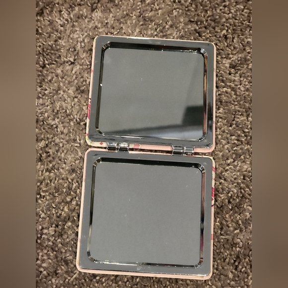 Hello kitty, kuromi and my melody makeup bag set - Picture 6 of 8